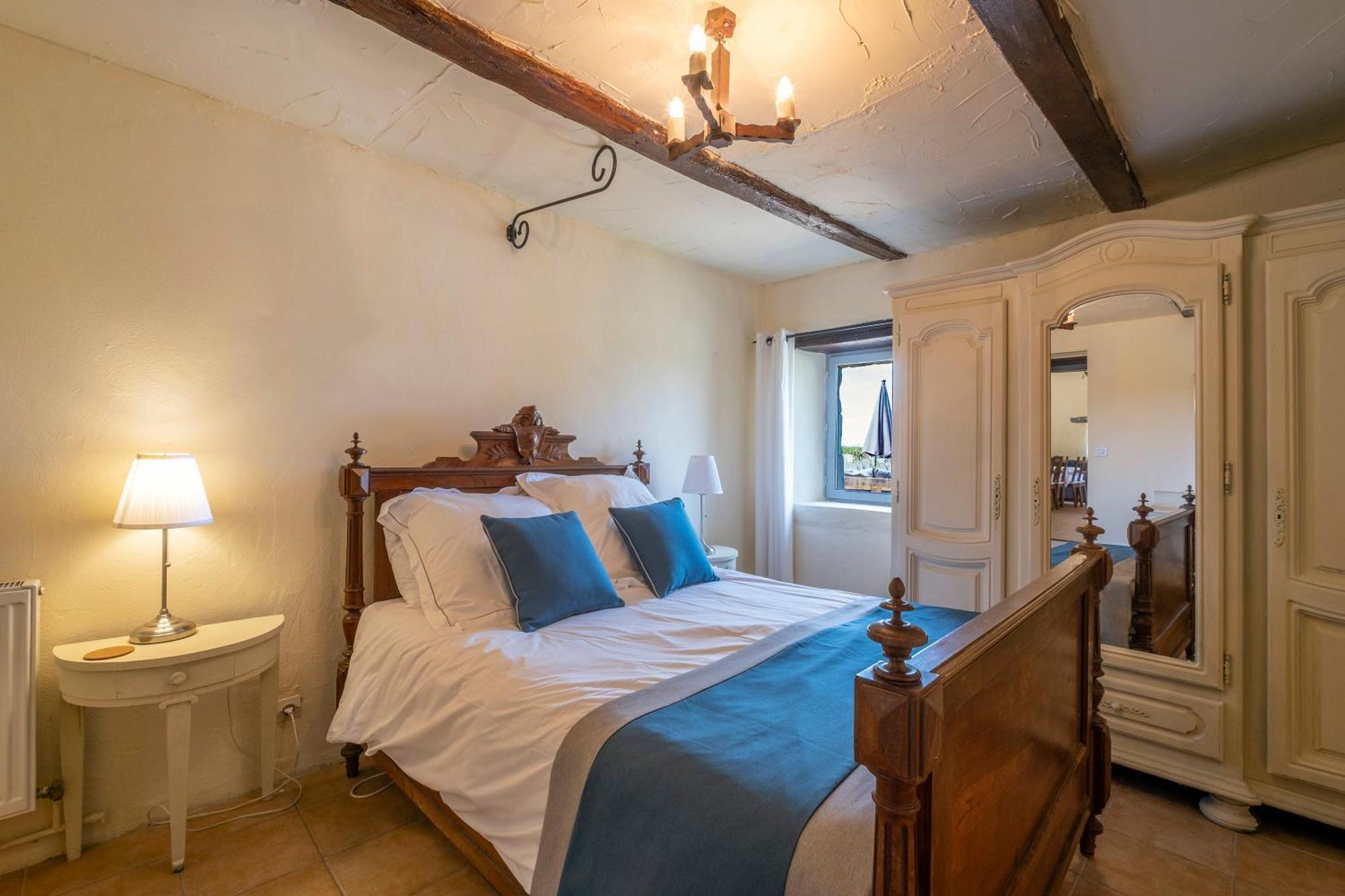 Bed and Breakfast Domaine Chez Les Rois Berneuil  Exterior foto