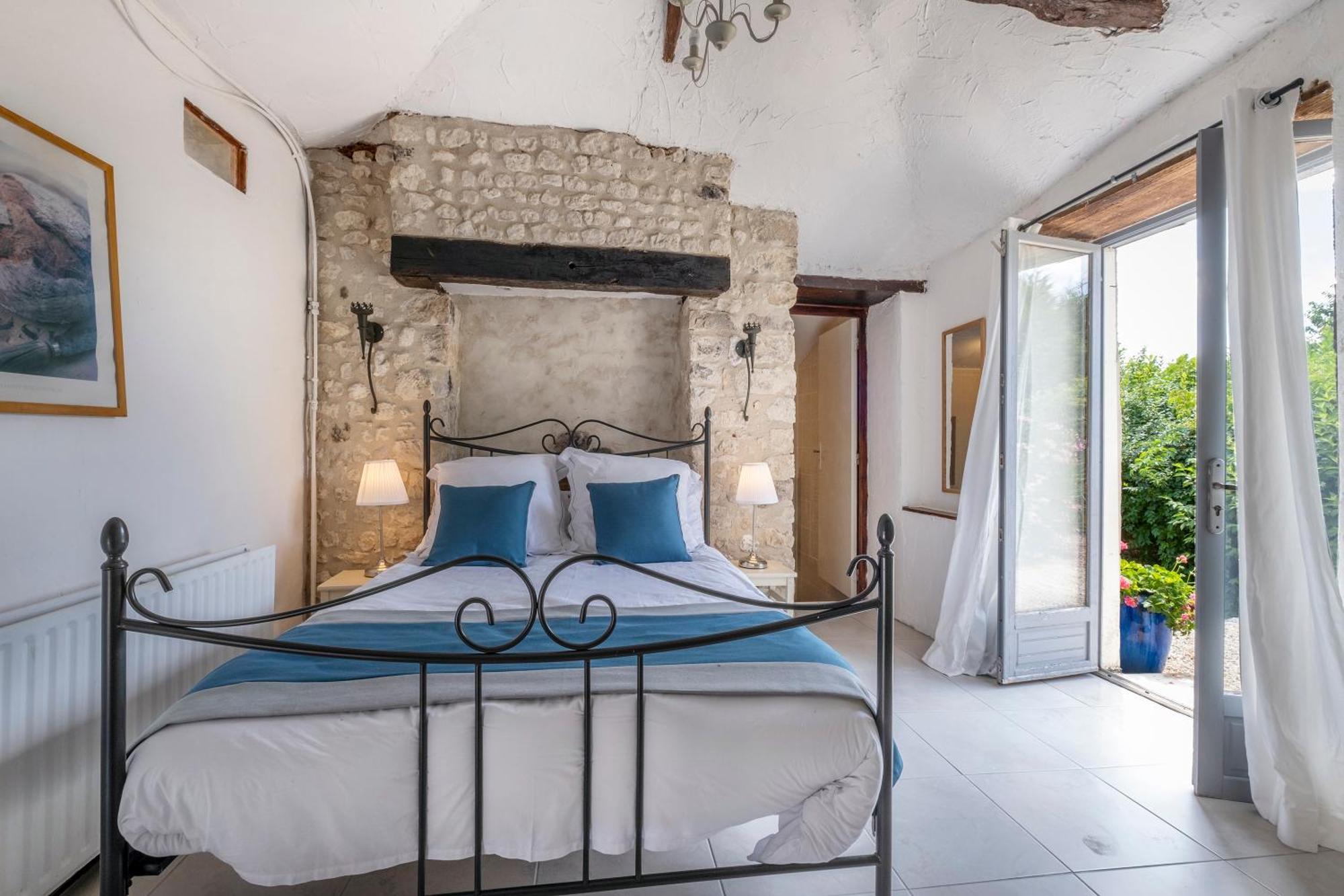Bed and Breakfast Domaine Chez Les Rois Berneuil  Exterior foto