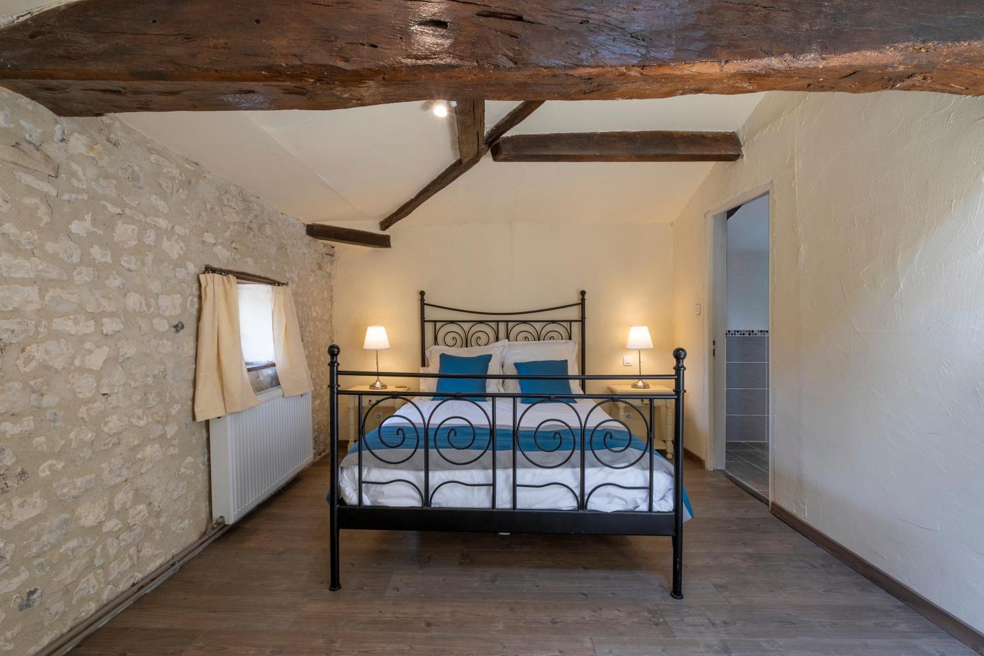 Bed and Breakfast Domaine Chez Les Rois Berneuil  Exterior foto