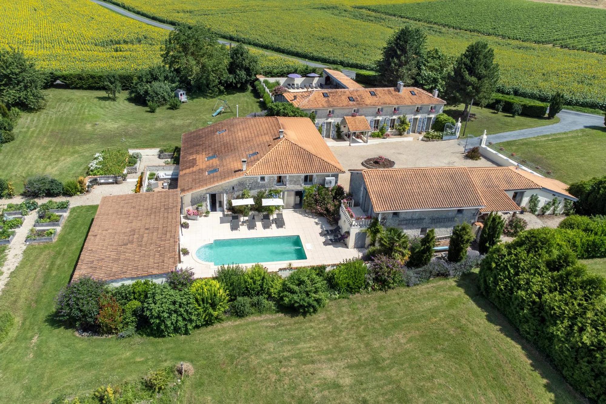 Bed and Breakfast Domaine Chez Les Rois Berneuil  Exterior foto